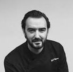 Cyril Lignac, est un chef pâtissier reconnue pour ses Cours de pâtisserie bretonne